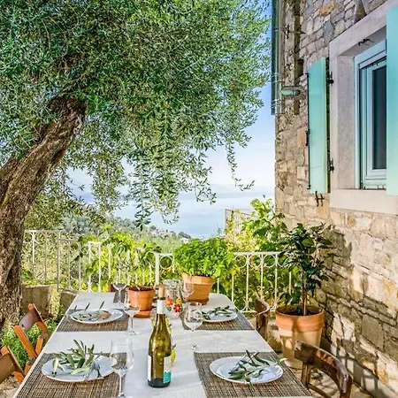 Vinglatouri Sleeps 5 Pool Air Con Wifi Villa Vigglatouri