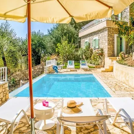 Vinglatouri Sleeps 5 Pool Air Con Wifi Vigglatouri