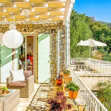 Vinglatouri Sleeps 5 Pool Air Con Wifi Vigglatouri