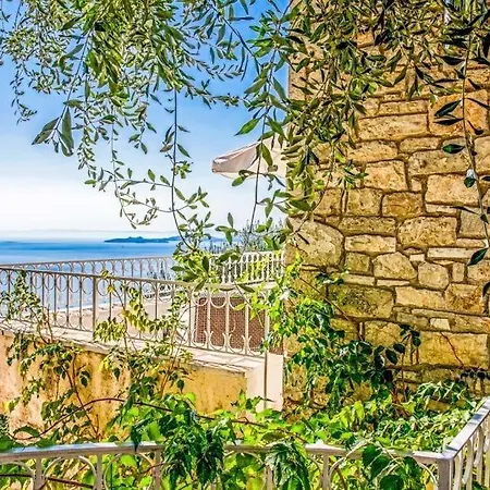 Vinglatouri Sleeps 5 Pool Air Con Wifi *